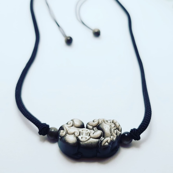 Gold Flashy Obsidian Pixiu Carving Unisex Necklace 🤩 - Picture 2 of 4